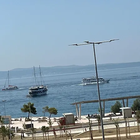 Del Mar Apartment, Two Bedrooms, Beachfront Appartement