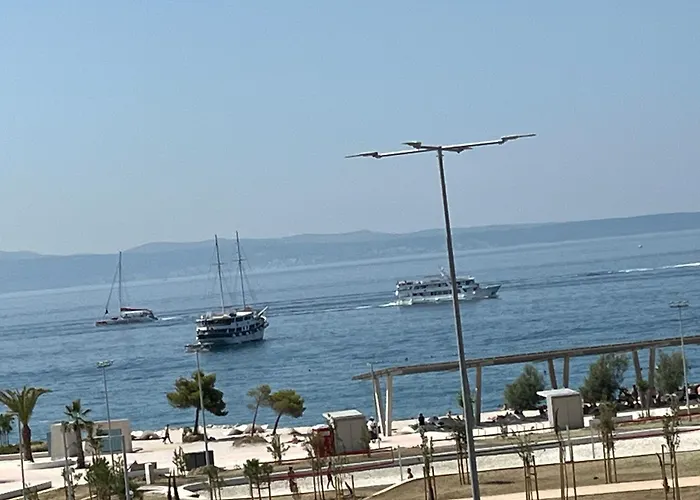 Del Mar Apartment, Two Bedrooms, Beachfront Appartement