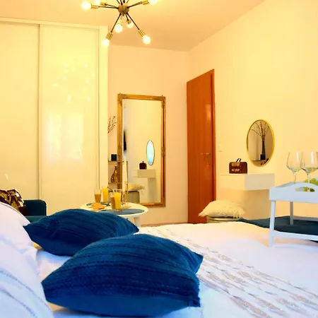 Del Mar Apartment, Two Bedrooms, Beachfront *