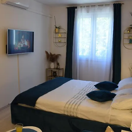 Del Mar Apartment, Two Bedrooms, Beachfront *