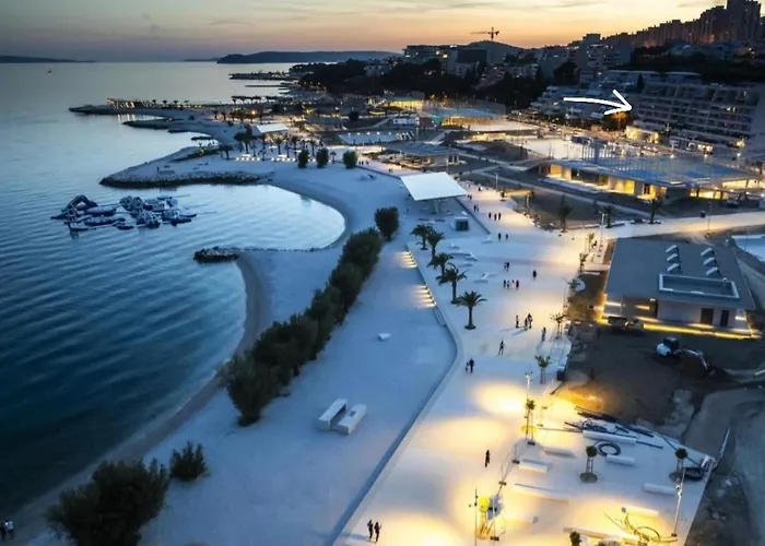 Del Mar Apartment, Two Bedrooms, Beachfront *