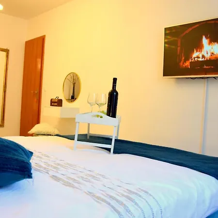 Del Mar Apartment, Two Bedrooms, Beachfront *