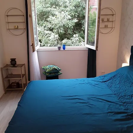 Del Mar Apartment, Two Bedrooms, Beachfront Apartmán