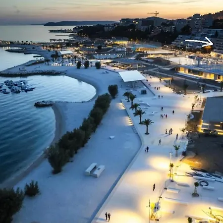 Del Mar Apartment, Two Bedrooms, Beachfront *