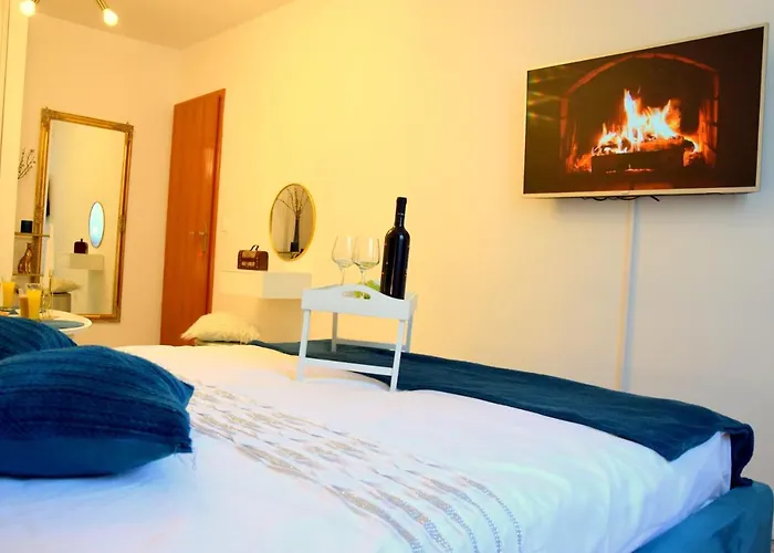 Del Mar Apartment, Two Bedrooms, Beachfront *