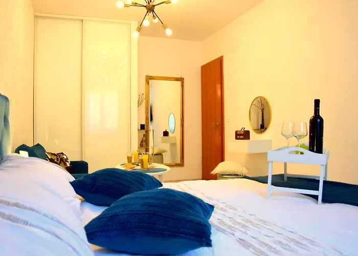 Del Mar Apartment, Two Bedrooms, Beachfront *