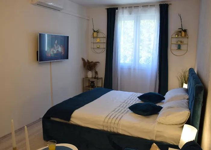 Del Mar Apartment, Two Bedrooms, Beachfront *