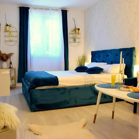 Del Mar Apartment, Two Bedrooms, Beachfront Apartmán *
